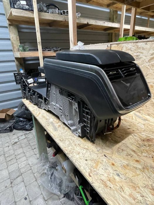 Консоль  Rivian