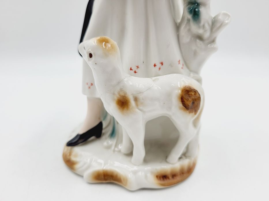 Piękna porcelanowa figurka pasterki