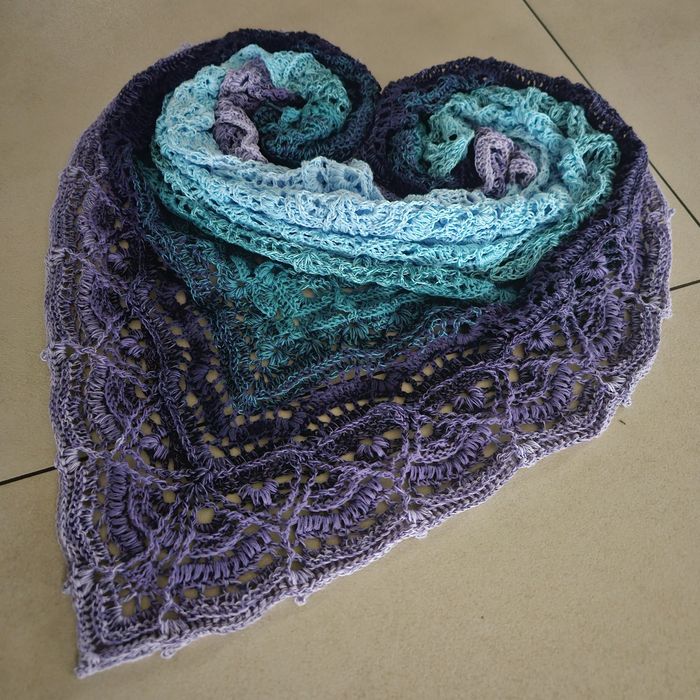 Chusta robiona ręcznie na szydełku rękodzieło Handmade