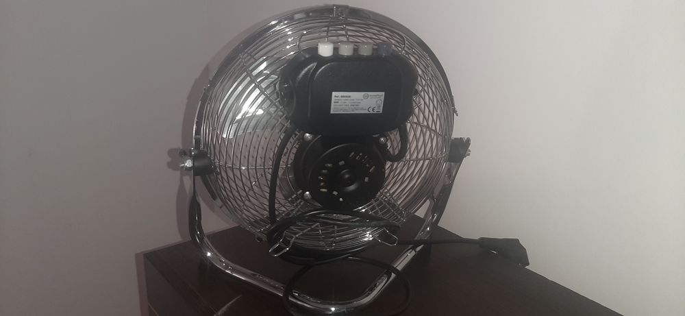 Agradeco que lêem bem o anúncio ,Ventoinha  sem pé  de 3 velocidades como nova