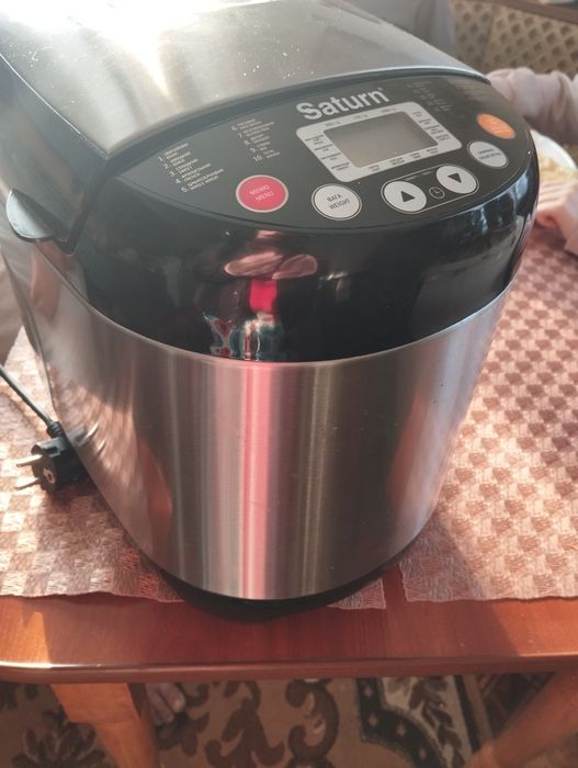 Хлібопічка Saturn