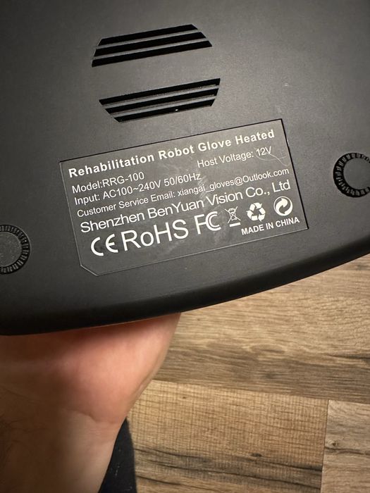 Робот тренажер для лівої руки та пальців після інсульту