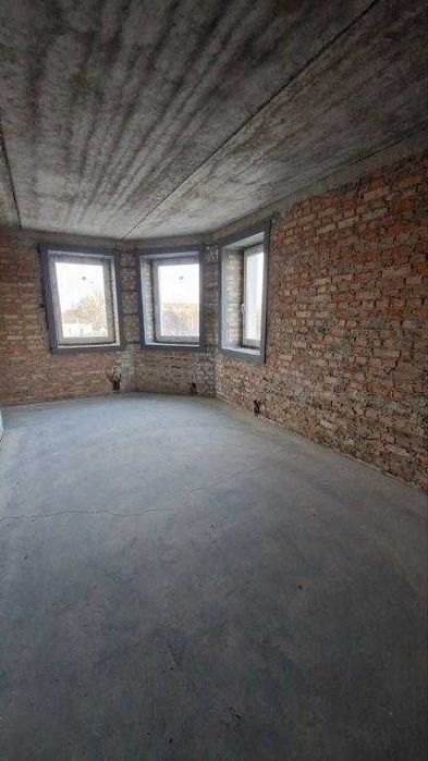 Продам трикімнатну квартиру в центрі міста, новобудова