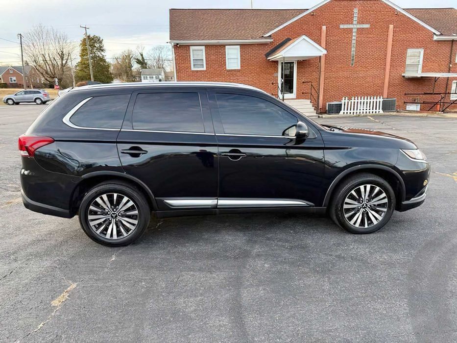 Mitsubishi Outlander SEL      2020