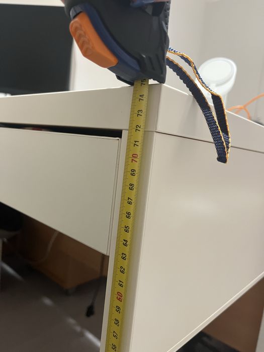 Secretária branca IKEA com gavetas