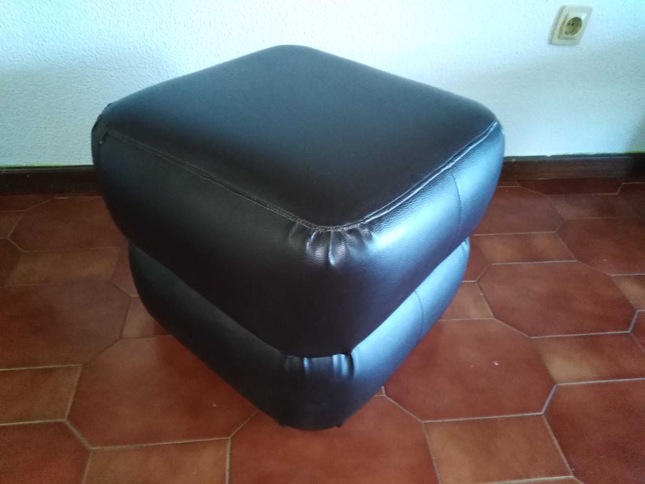 Puff em Couro Sintético Castanho Escuro