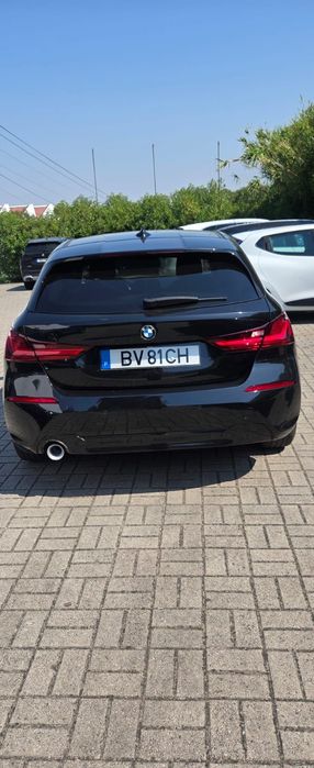 Um carro BMW 116D