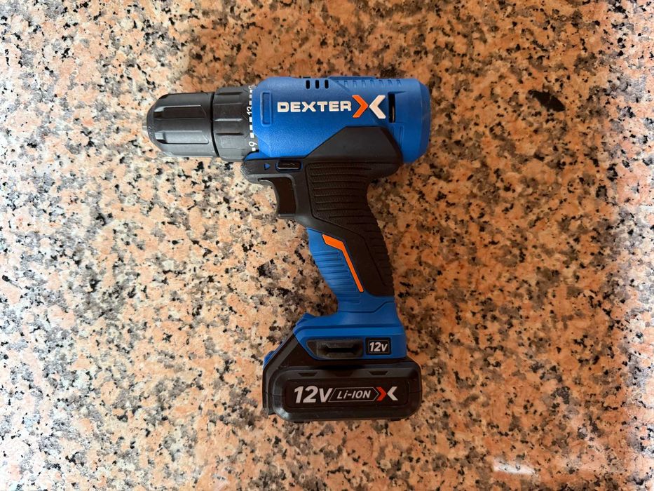 Berbequim aparafusador Dexter 12V com bateria e mala
