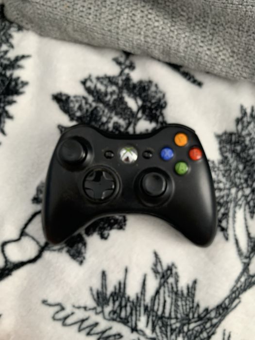 XBOX 360 z padem i 4 grami