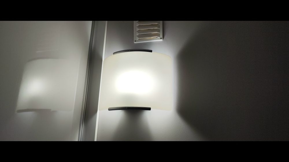 Três candeeiros de parede