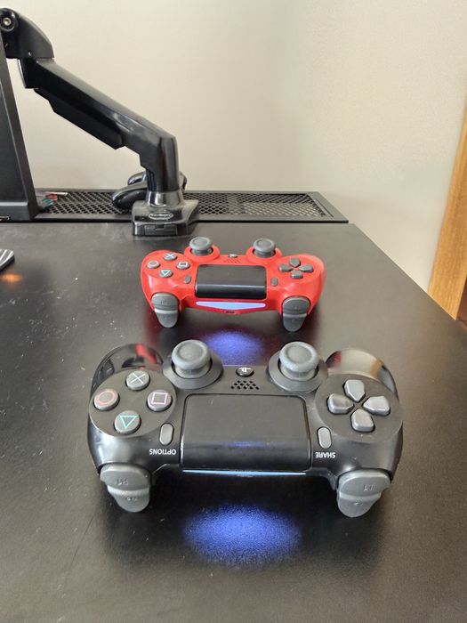 PlayStation 4 500GB + 2 Comandos + Cabos