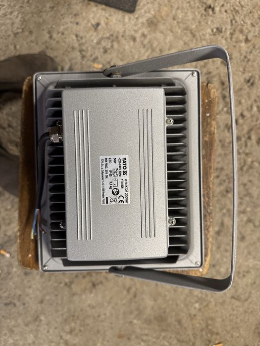 Halogen lampa nowa led yato yt-81806