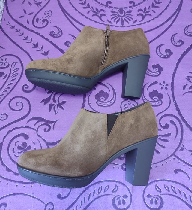 Botins castanhos Chacok - Salto bloco - Novo

- Castanho claro 39 e 40