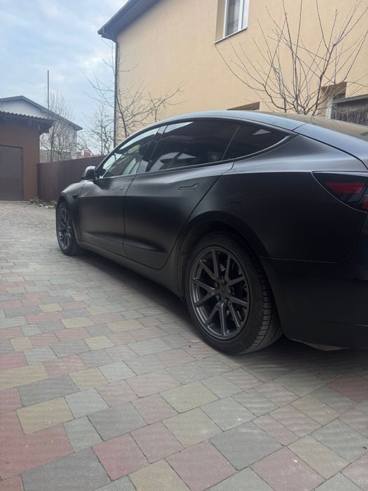Продам Tesla model 3