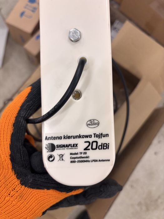 Antena kierunkowa SIGNALFLEX Tajfun TF20 – 20 dBi (800–2500 MHz)