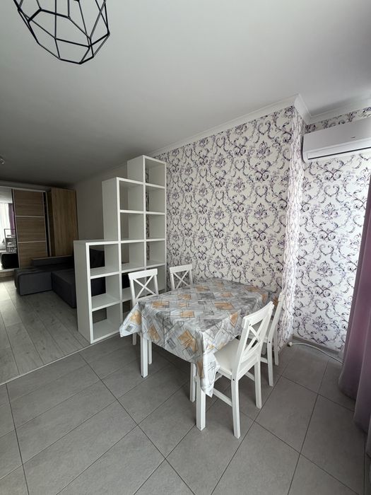 БЕЗ комісії Квартира з ремонтом на вул. Анни Ахматової 22