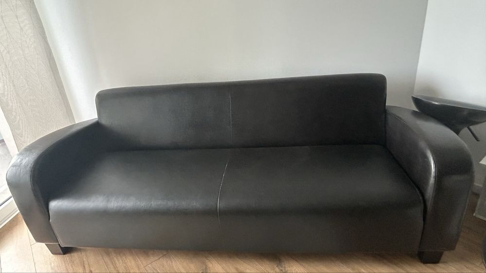 Sofa skórzana w czarnym kolorze