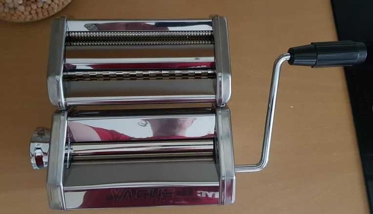 Máquina de esticar e cortar várias formas de massa NOVO ENVIO - GRÁTIS