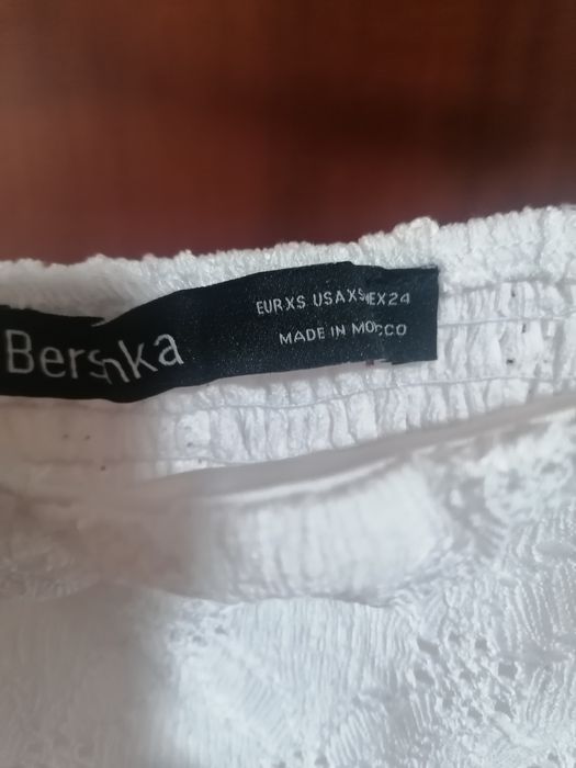 Vendo vestido branco tecido todo trabalhado