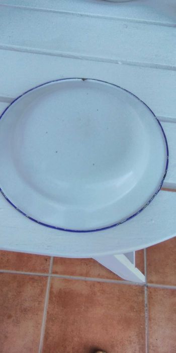 Tigela e m esmalte e prato