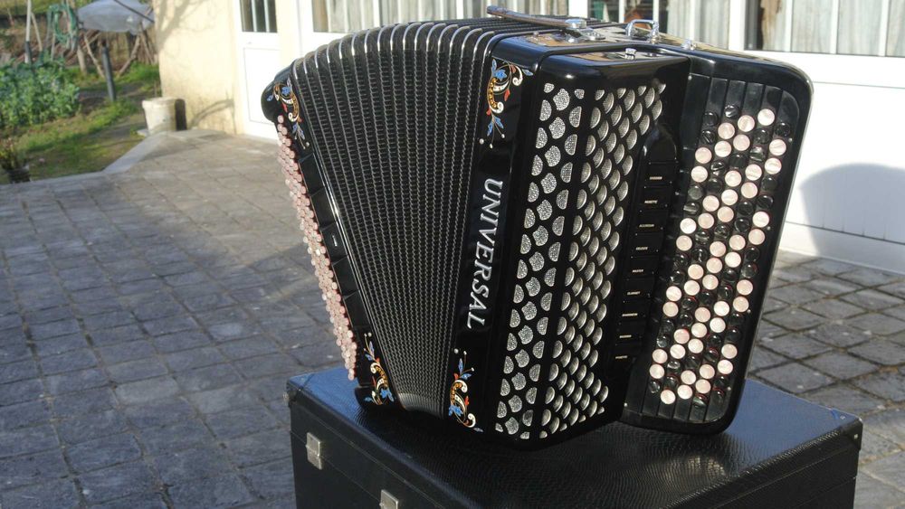 Acordeao Universal 4 Voz 120 baixos, N 293