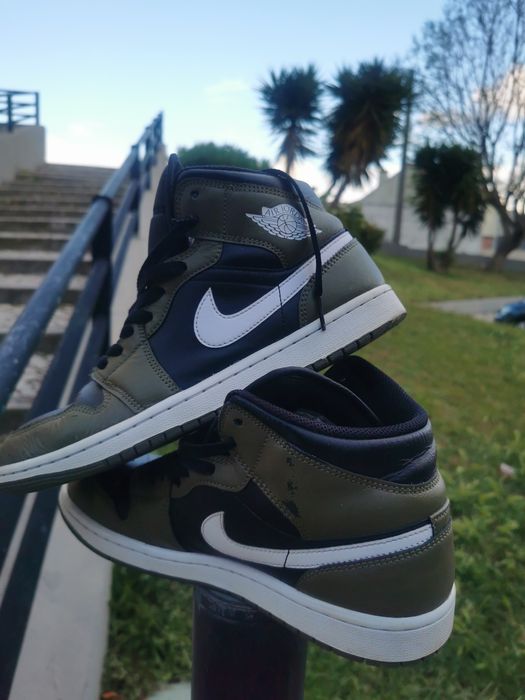Air Jordan 1 Mid Originais em verde tropa e preto. Tamanho 42