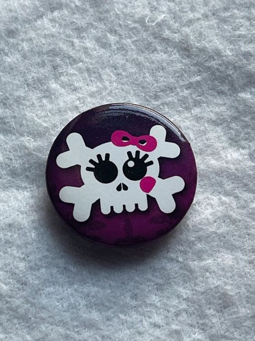 Przypinka z czaszką