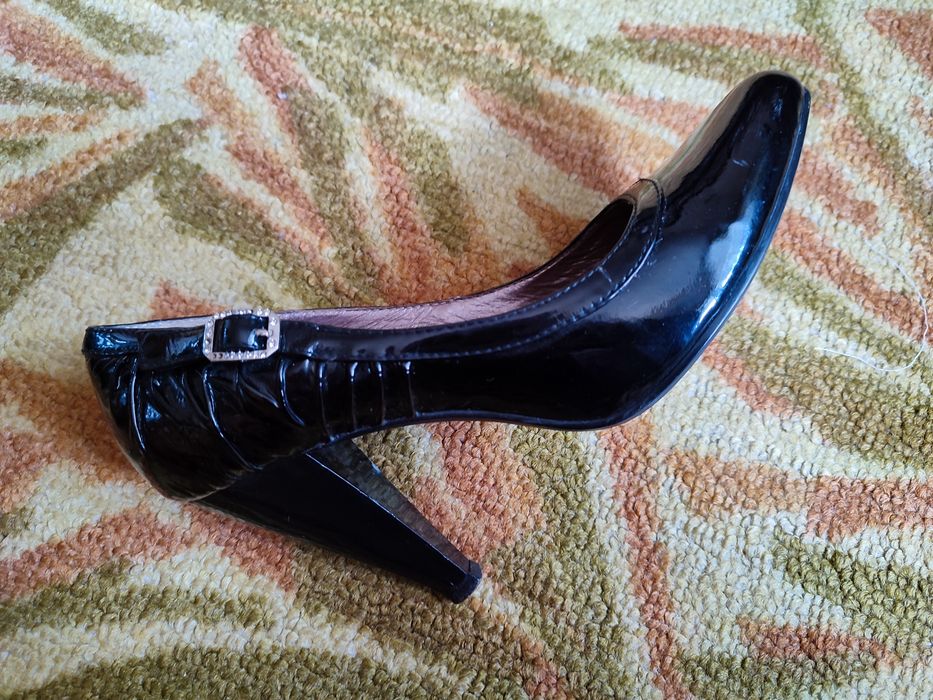Туфли лак на каблуке