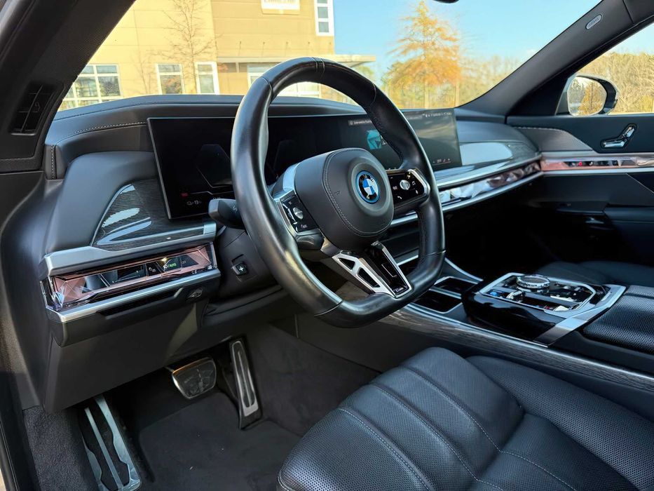 BMW i7      2023