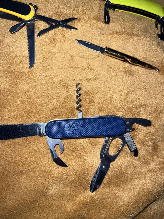 Canivetes militar suiços a escolha