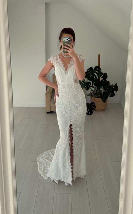 Koronkowa suknia ślubna rybka odkryte plecy