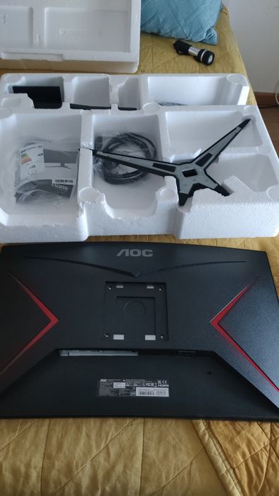Monitor Gaming AOC curvo  240hz 0.5ms 27 polegadas