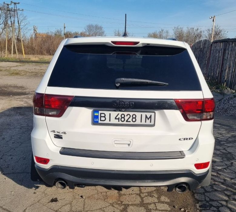 Автомобиль Jeep Cherokee