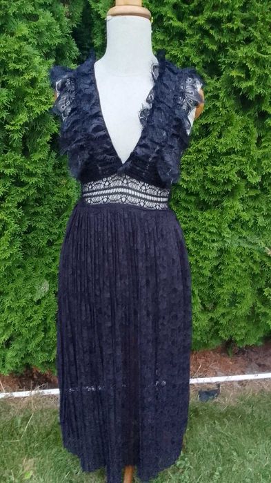 Sprzedam NOWĄ sukienkę z koronki rozmiar S