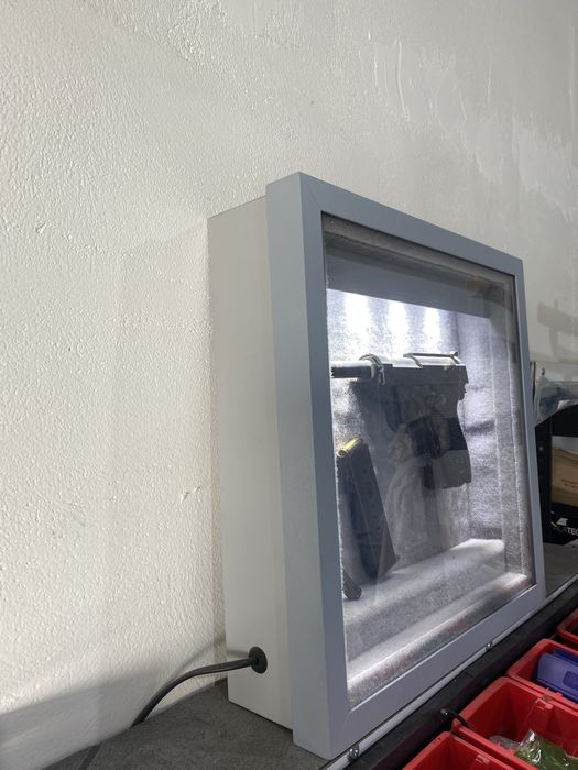 Gablotka ekspozycyjna / ekspozytor ścienny