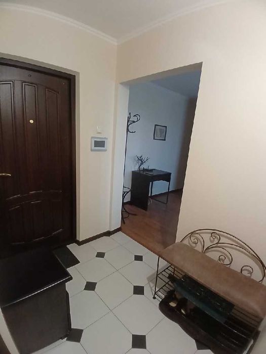 Будинок 2002 року Вул.Бальзака,4. ТРЦ «Глобал UA» 3к.кв. 7й пов. 90 м2