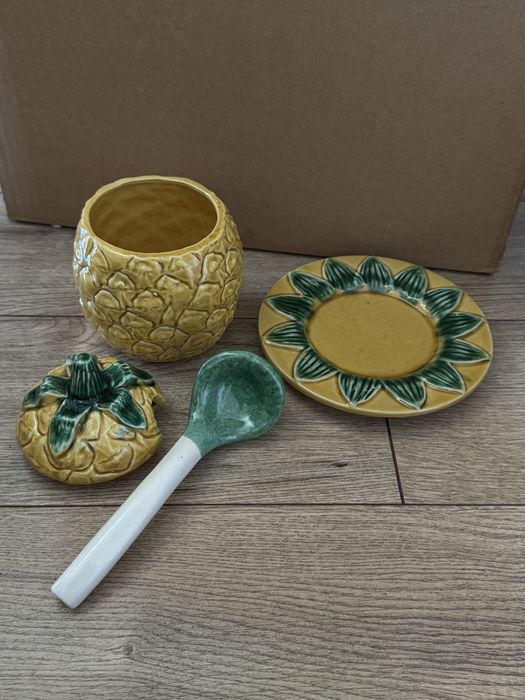 Ceramiczna waza cukiernica sosierka ananas z łyżką na dżem cukier