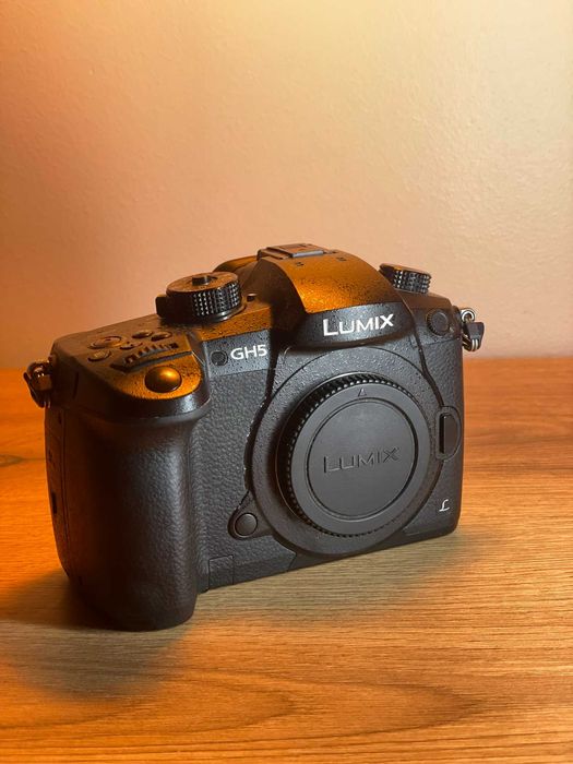 Panasonic Lumix GH5 + 2 Lenses64354165457795121
