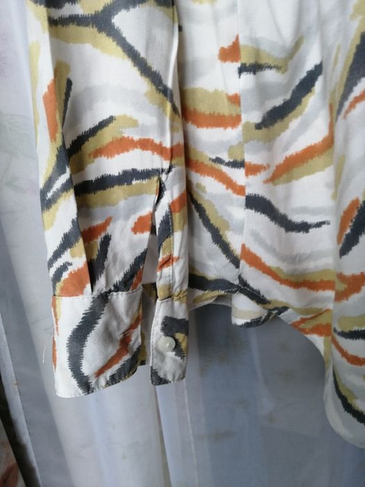 Camisa com riscas estilo zebra em viscose- MODELO ÚNICO ( ENVIO GRÁTIS
