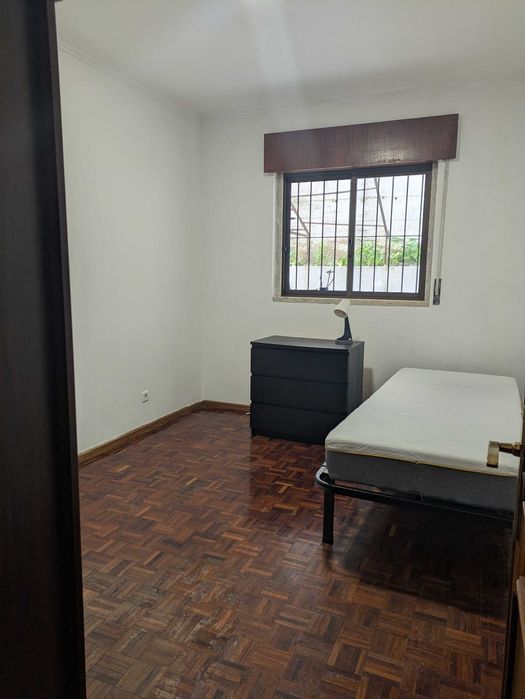 Quarto arrendar em Carnaxide
