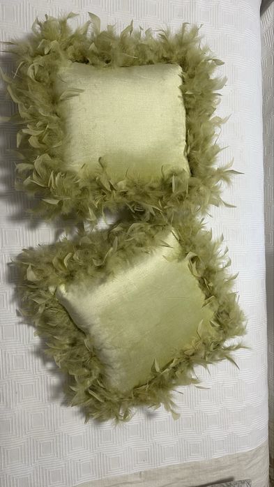 Conjunto 2 almofadas verdes com penas