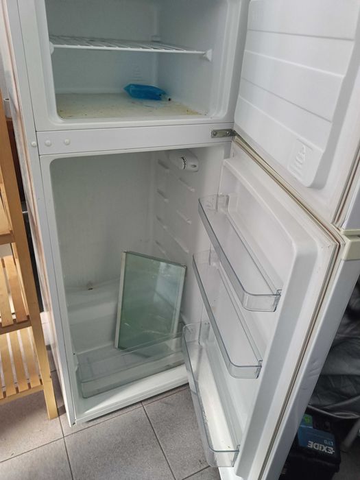 Frigorífico  com congelador