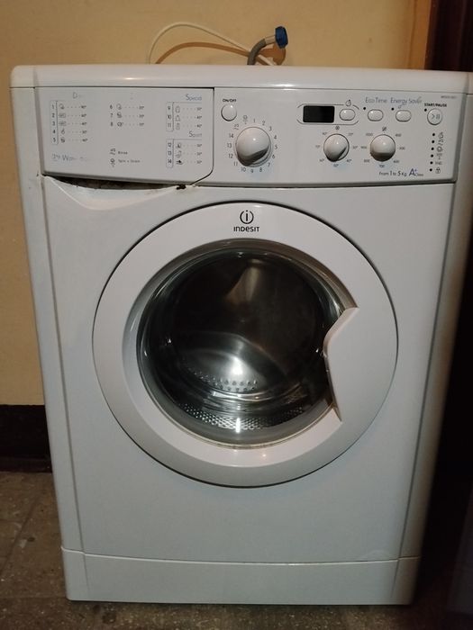 Продам стиральную машинку Indesit