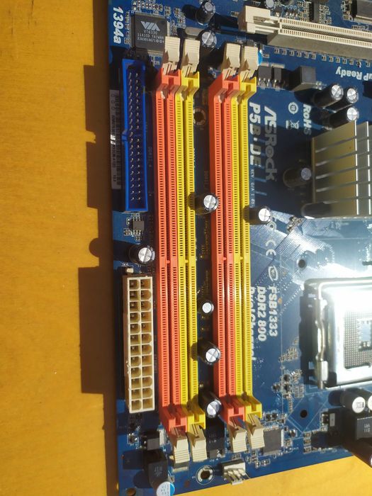 Материнская плата ASRock P5B-DE для процессоров Intel в корпусе Socket LGA775.