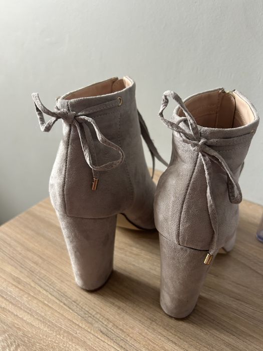 Botki obcas slupek zamek kokardka  odkryte palce bez palcow