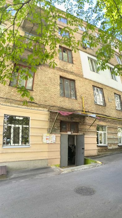 Продам кімнату у Голосіївському р-ні, ст.м. "Деміївська"…
