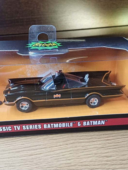 Jada 1:32 Batmobile Classic TV Series długość 13 cm + figurka