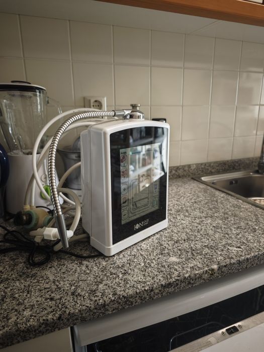 Máquina de filtrar e Ionizar Água (IONTECH)