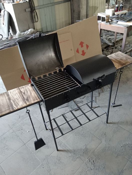 Мангал барбекю с двумя столиками