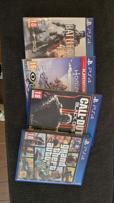 Ps4 de 1 Ter com 1 comando e 4 jogos opcionais